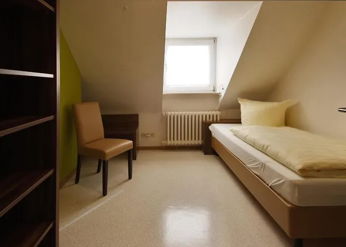 ゲストハウス L' Angolo Ristorante & Gmbh トリーア